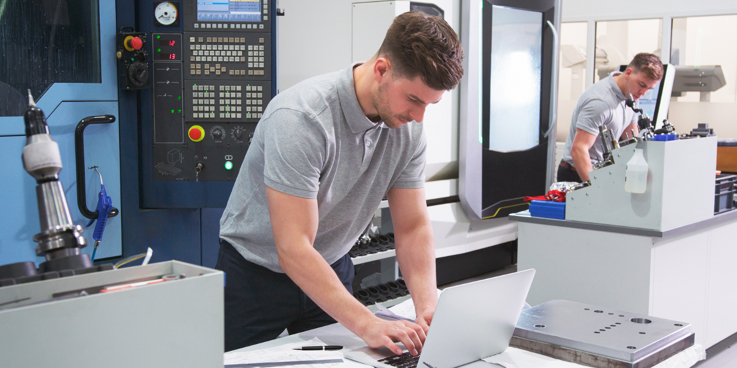 CAD-Techniker bei der Arbeit