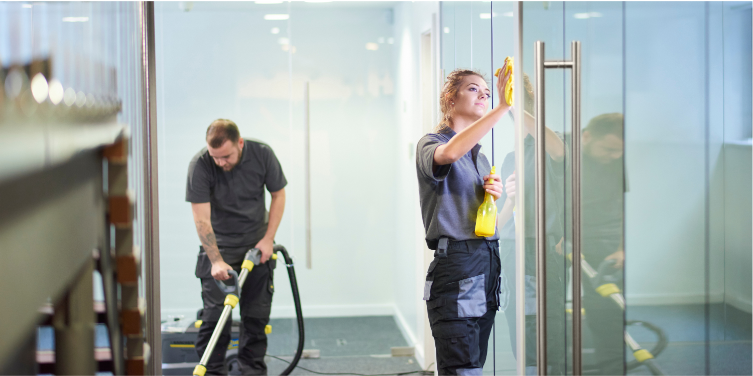 Reinigungsteam bei der täglichen Arbeit