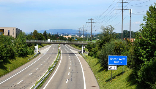 Erreichbarkeit der Schulen Uster mit Auto oder Töff