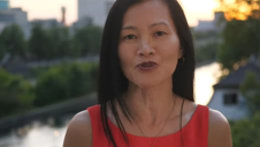 Vorschaubild des Videos «Fachfrau Finanz- & Rechnungswesen bei der AKAD»