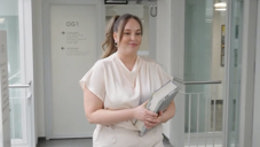 Vorschaubild des Videos «Studieren & gleichzeitig volles Pensum arbeiten»