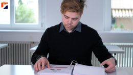 Vorschaubild des Videos «Führungsverantwortung im Verkauf dank dem eidg. Fachausweis als Detailhandelsspezialist/in»