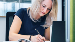 Vorschaubild des Videos «Starte dein Studium beim sfb Bildungszentrum!»