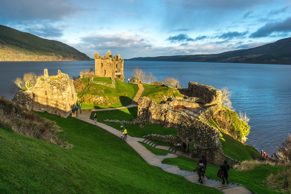 Urquhart Castle und Loch Ness