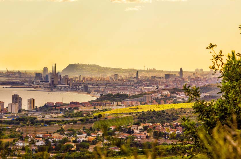 Die ländliche Seite Barcelonas mit Blick auf die Stadt