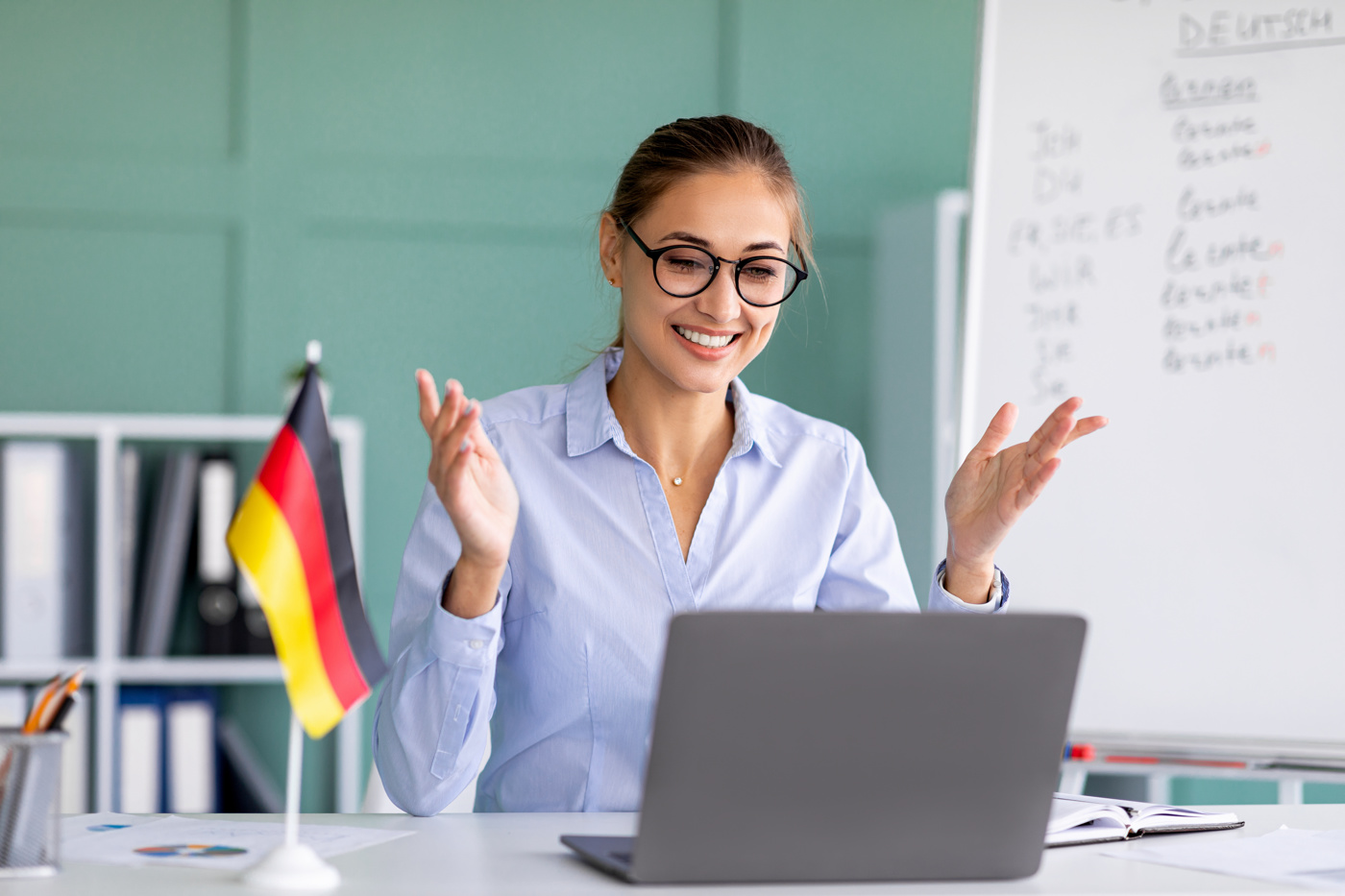 Im Deutsch-Kurs online ermöglicht die Deutschlehrerin zeit- und ortsunabhängiges Deutschlernen