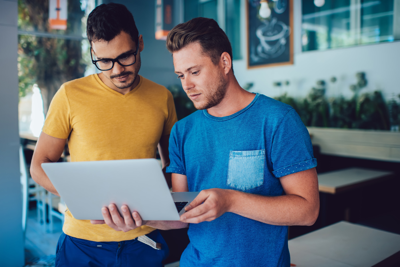 Les participants au cours de diplôme ICT Power-User SIZ travaillent sur des projets ICT.