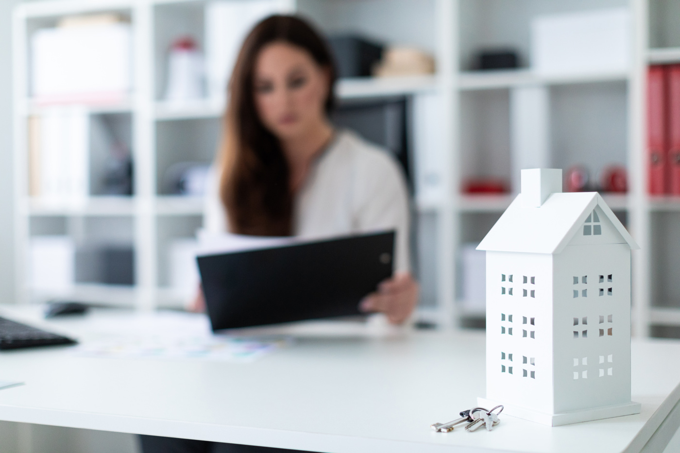 Nach der Sachbearbeiter-Immobilienbewertung Ausbildung kann man den korrekten Wert einer Immobilie ermitteln.